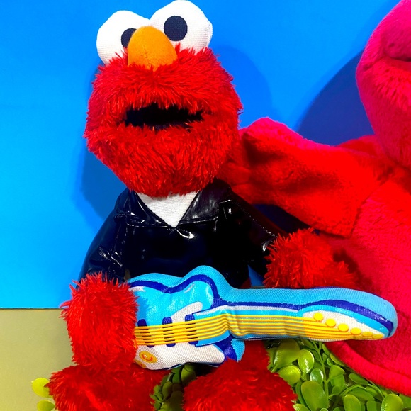 SESAME STREET ELMO VTG BUNDLE HAND PUPPET & ELMO PLAYING GUITAR PLUSH JIM HENSON - Picture 4 of 12